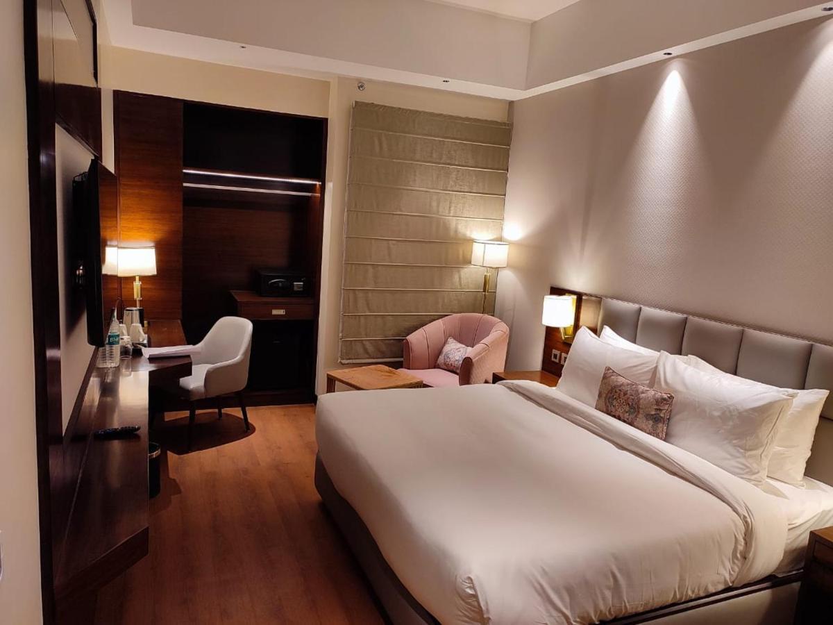 Hotel Peninsula Panchkula Luaran gambar