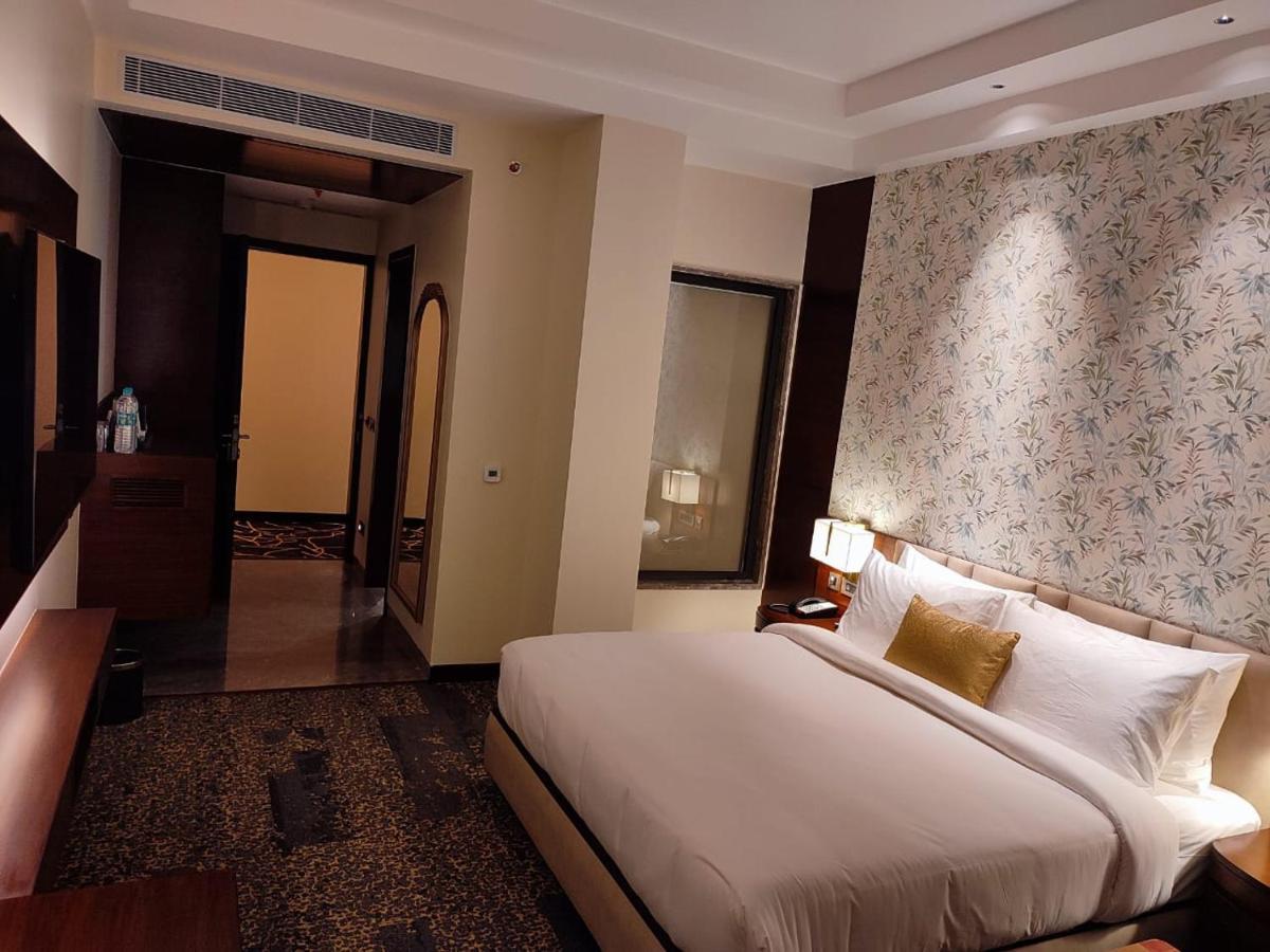 Hotel Peninsula Panchkula Luaran gambar